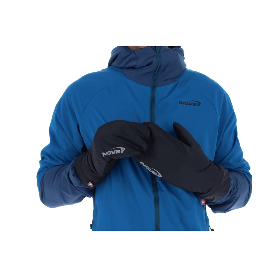 A model wearing a pair of INOV8 Unisex Thermal Mitts in the Black colourway. (8523651907746)