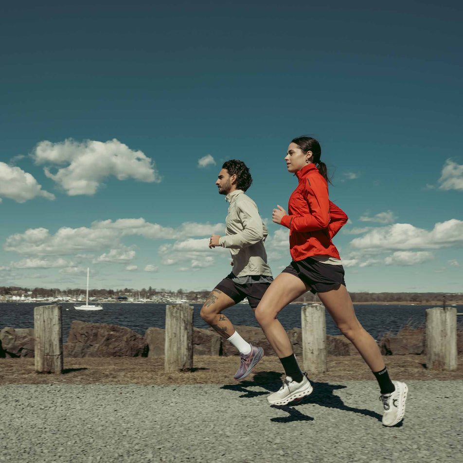 Side view of a model wearing the GOREWEAR Women's Concurve 3