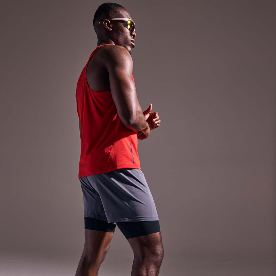 Side view of a model wearing the GOREWEAR Men's Concurve 5
