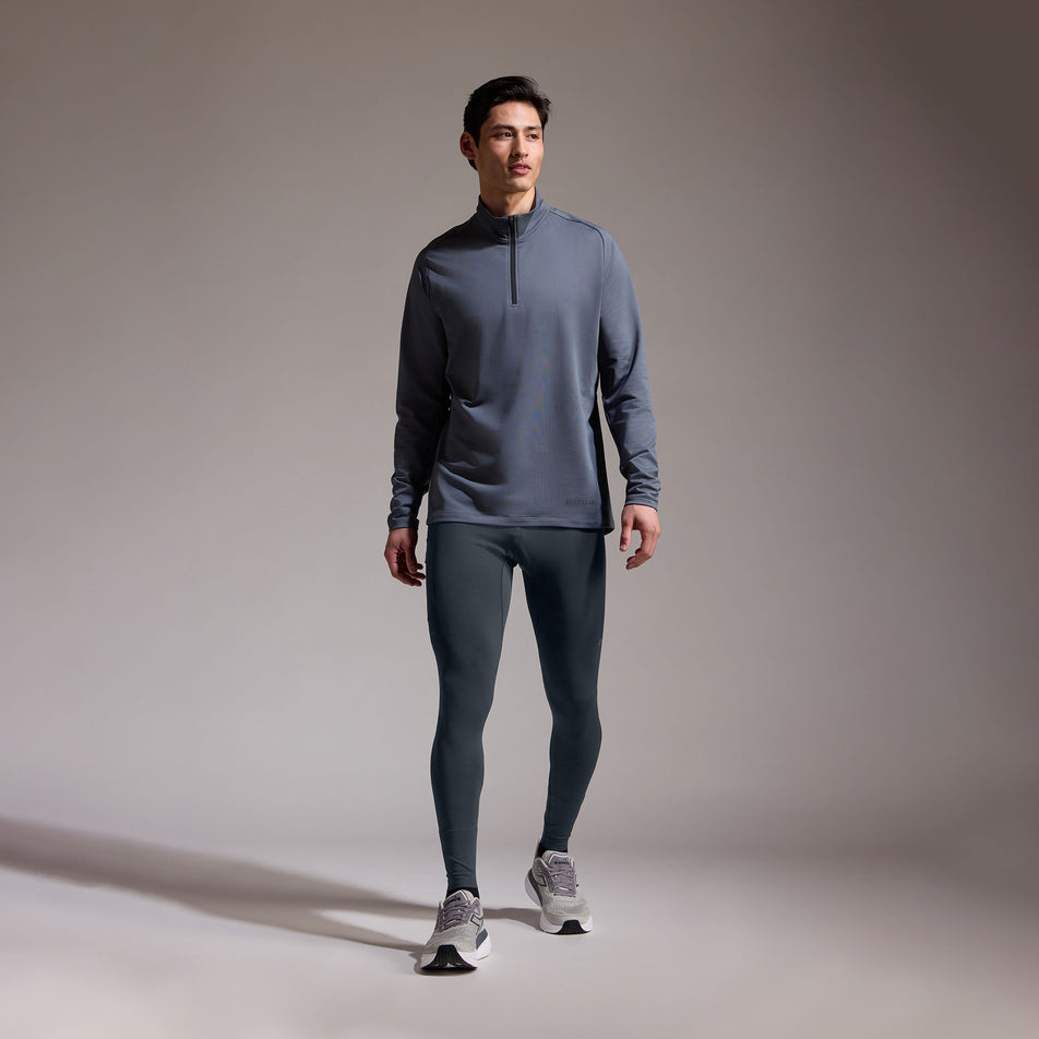 Front view of a model wearing the GOREWEAR Men's Concurve Tights in the Lab Graphite colourway. (8752074293410)