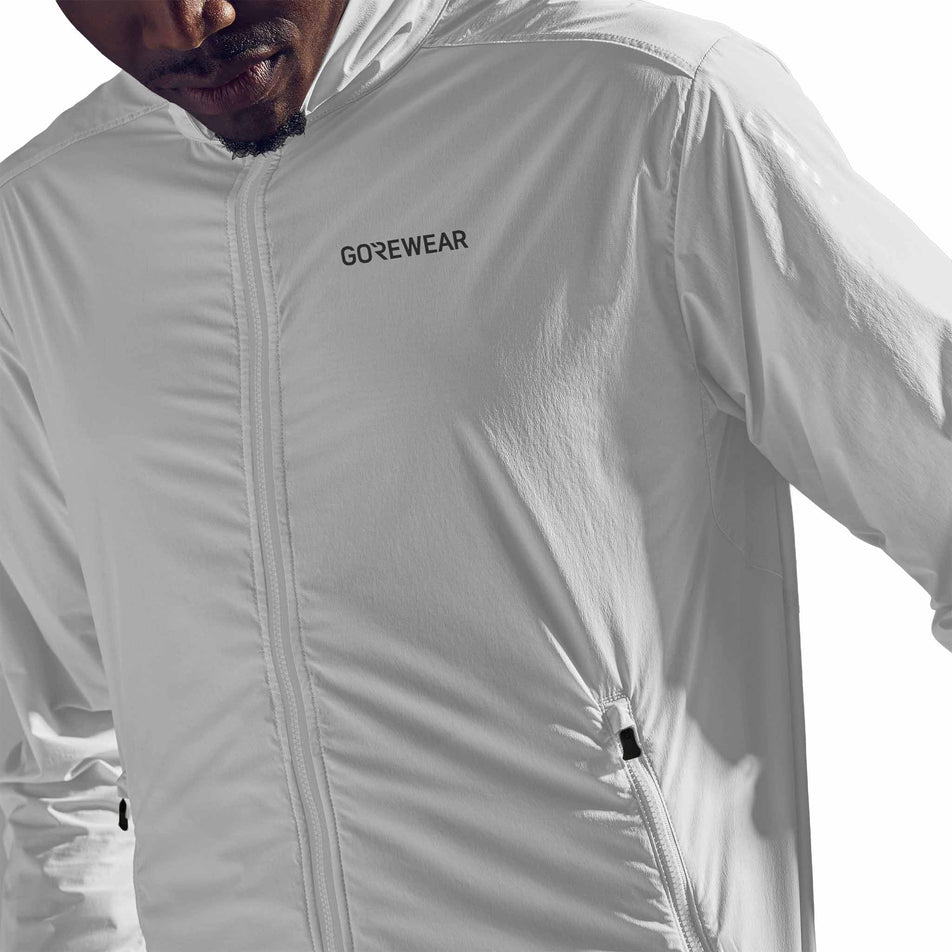 Front view of a model wearing the GOREWEAR Men's Concurve Windbreaker in the White colourway. (8751744319650)