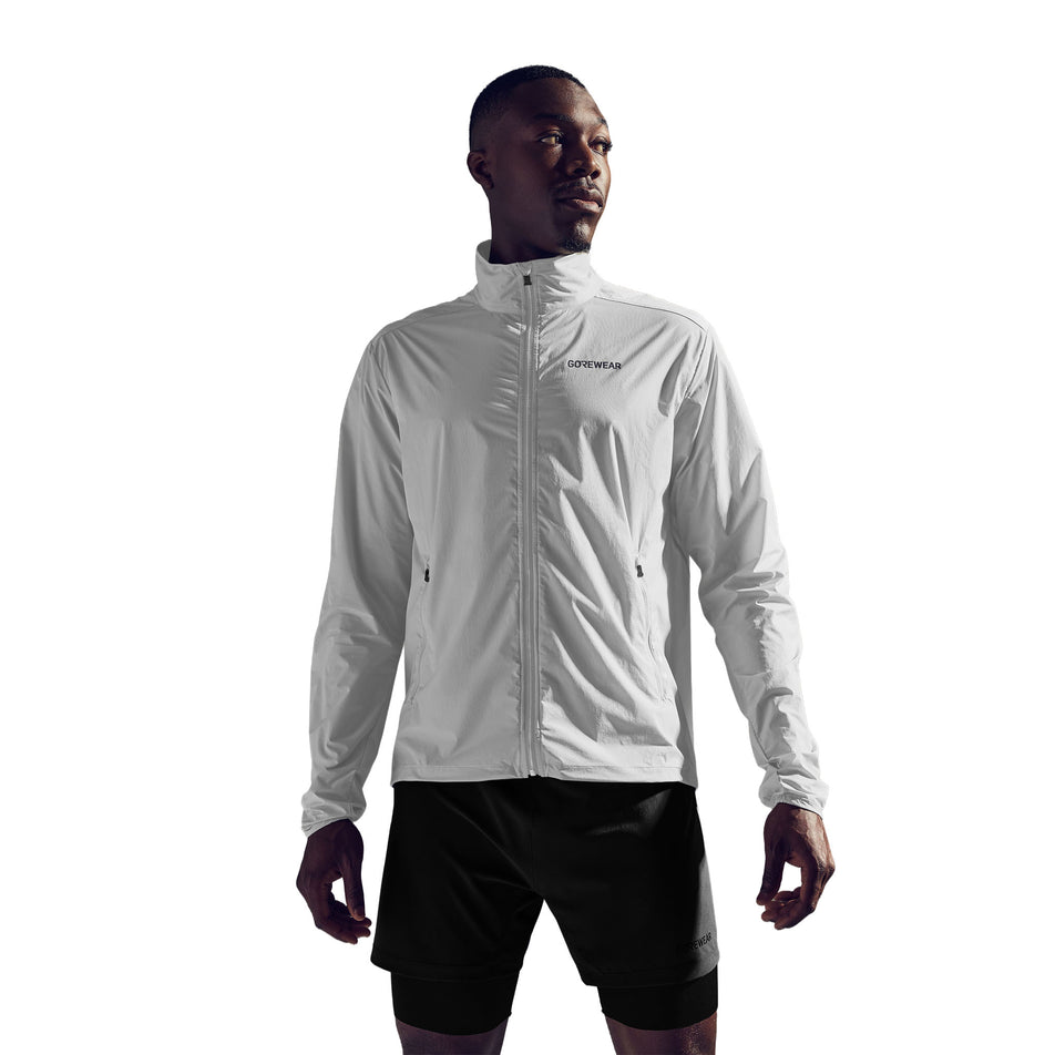 Front view of a model wearing the GOREWEAR Men's Concurve Windbreaker in the White colourway. (8751744319650)