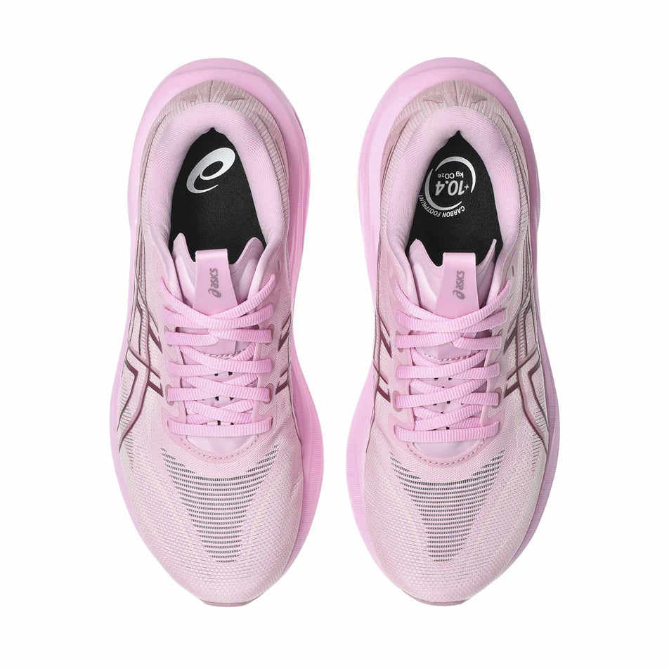The uppers of a pair of ASICS Women's GT-2000 15 Running Shoes in the Hazy Lilac/Taro Purple colourway.