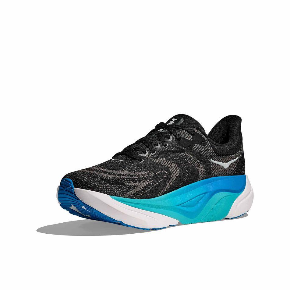 Medial view of the right shoe from a pair of HOKA Men's Arahi 8 Running Shoes in the Black/Skyward Blue colourway. (8689208328354)