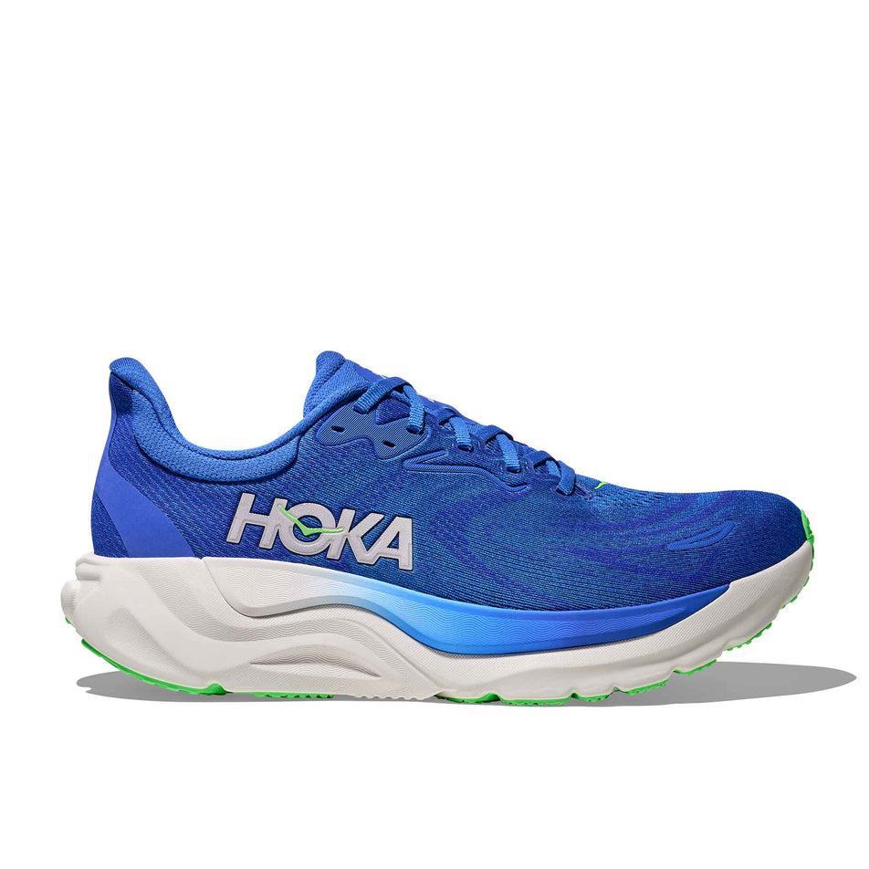 Lateral view of the right shoe from a pair of HOKA Men's Arahi 8 Running Shoes in the Cobalt Blue/Neon Green colourway.