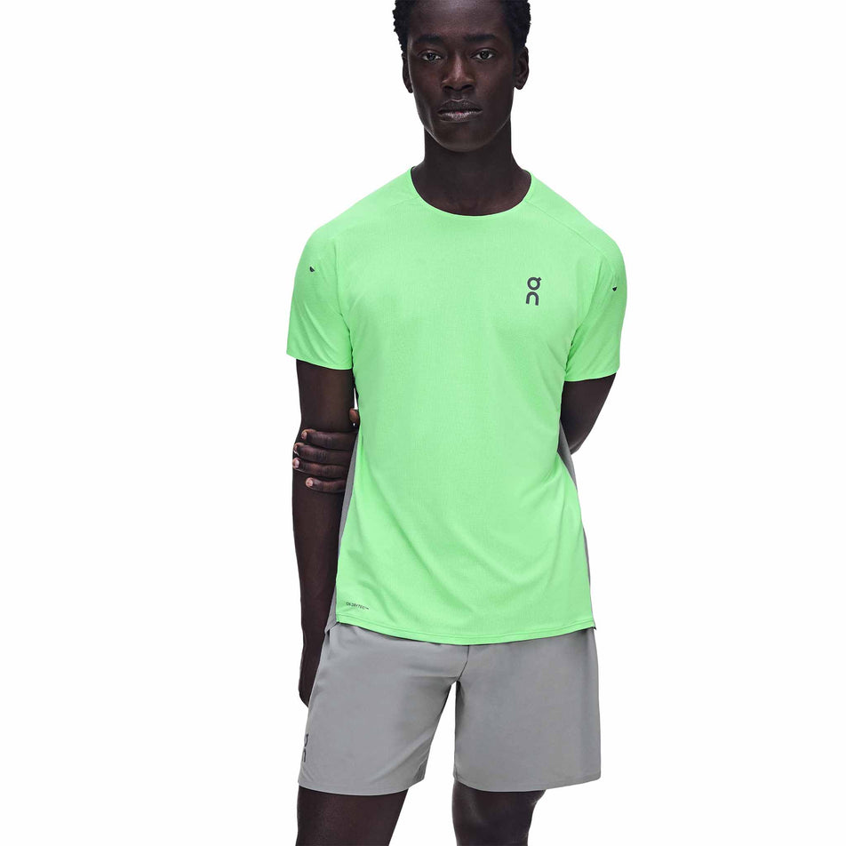 Front view of a model wearing the On Men's 7