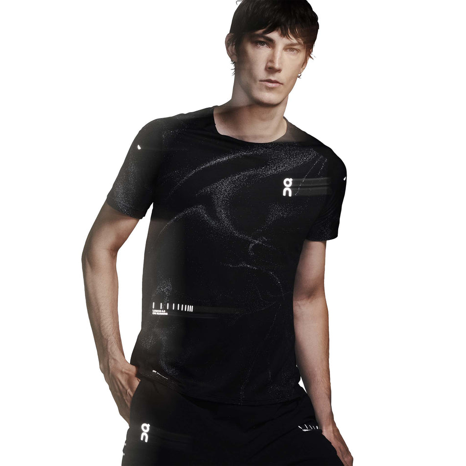 The reflective detail on the On Men's Performance-T Lumos in the Black colourway. (8790109946018)