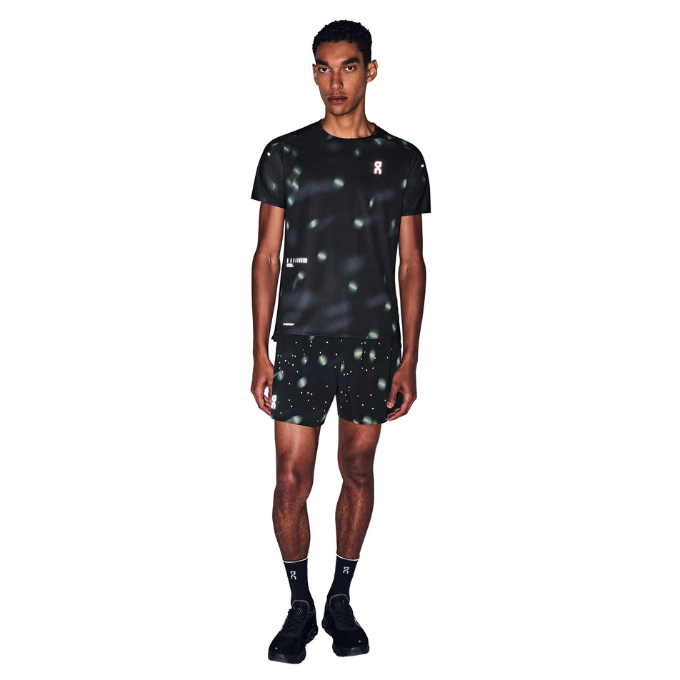 Front view of a model wearing the On Men's Performance-T Lumos 2.0 in the Black colourway.
