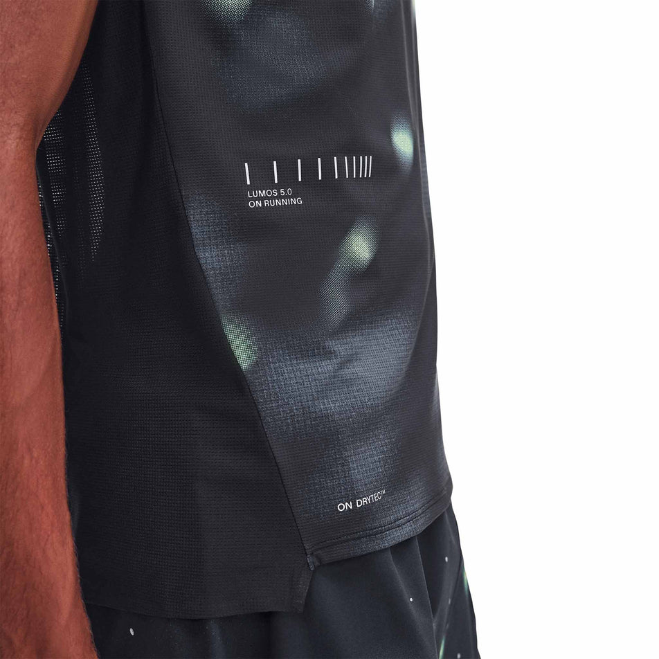 Close-up view of the Lumos branding on the On Men's Performance-T Lumos 2.0 in the Black colourway.