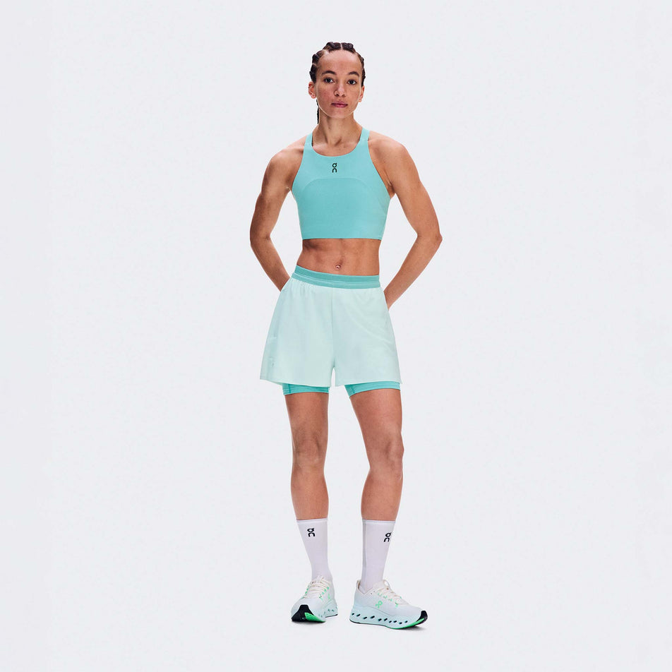 Front view of a model wearing the On Women's 3