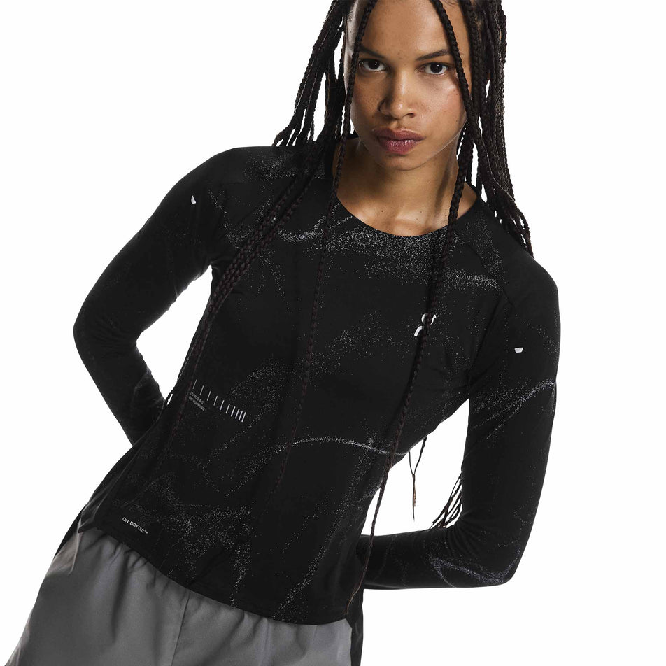 Front view of a model wearing the On Women's Performance Long-T Lumos in the Black colourway. (8790025928866)