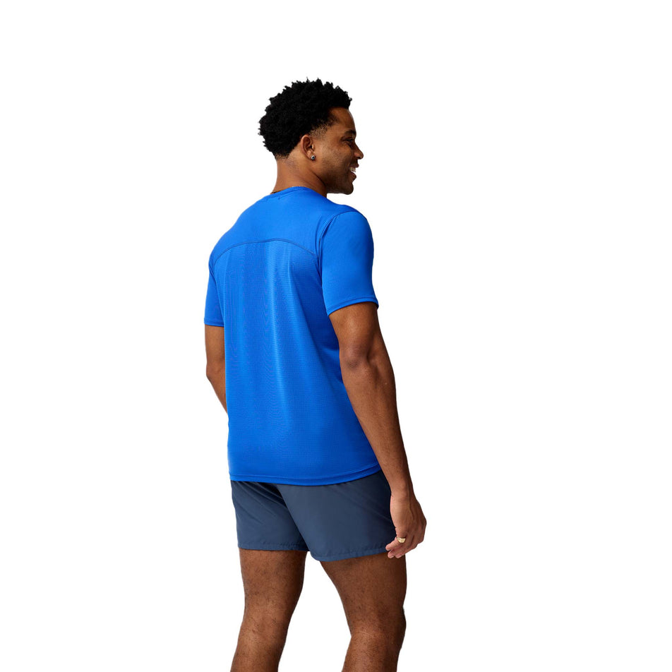 Back view of a model wearing the Brooks Men's Atmosphere Short Sleeve 3.0 in the Neo Blue colourway. Model is also wearing shorts. (8575020892322)