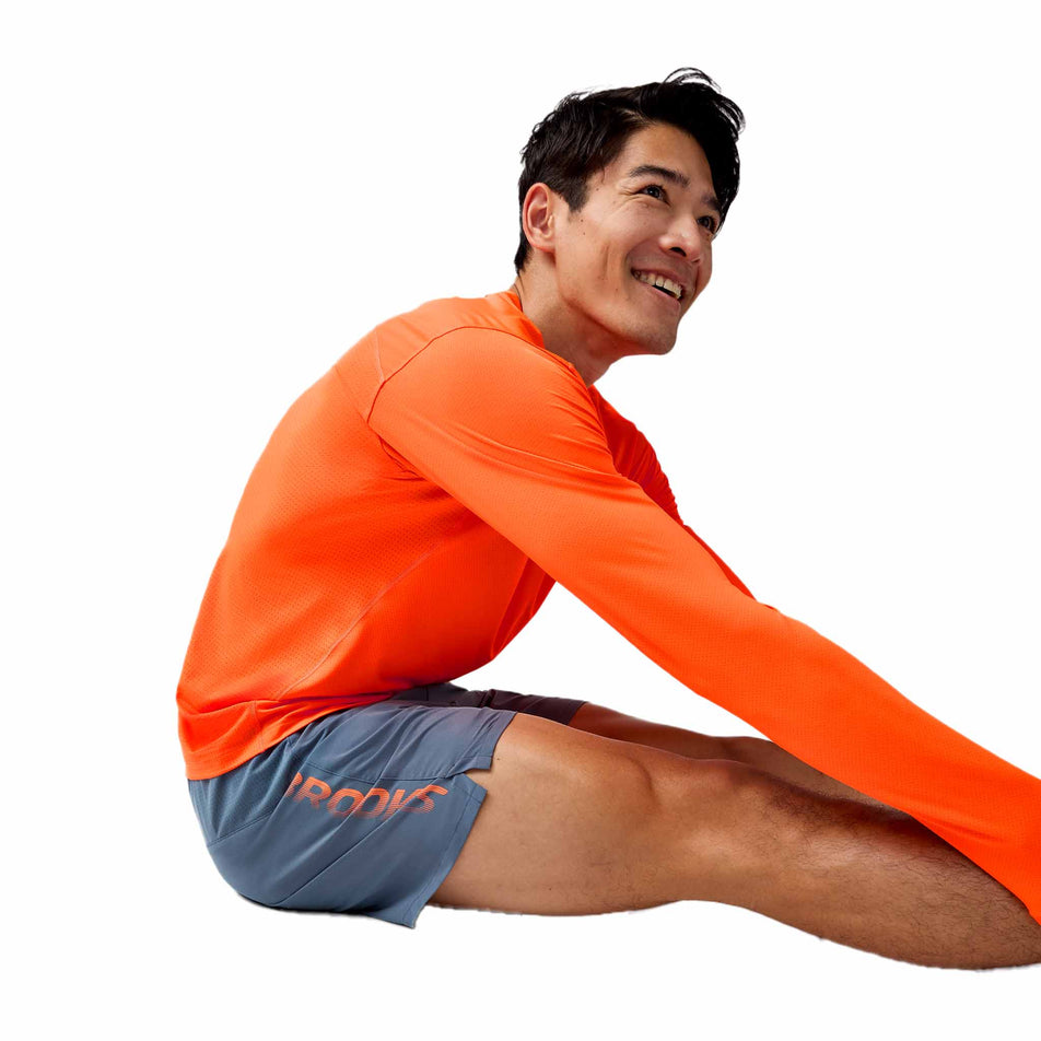 Side view of a model wearing the Brooks Men's Journey 5