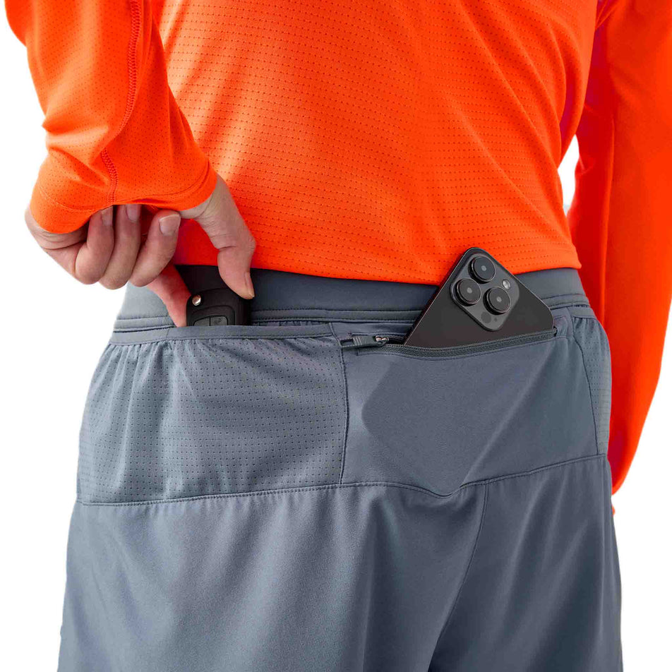 A model demonstrating the storage capacity of the Brooks Men's Journey 5