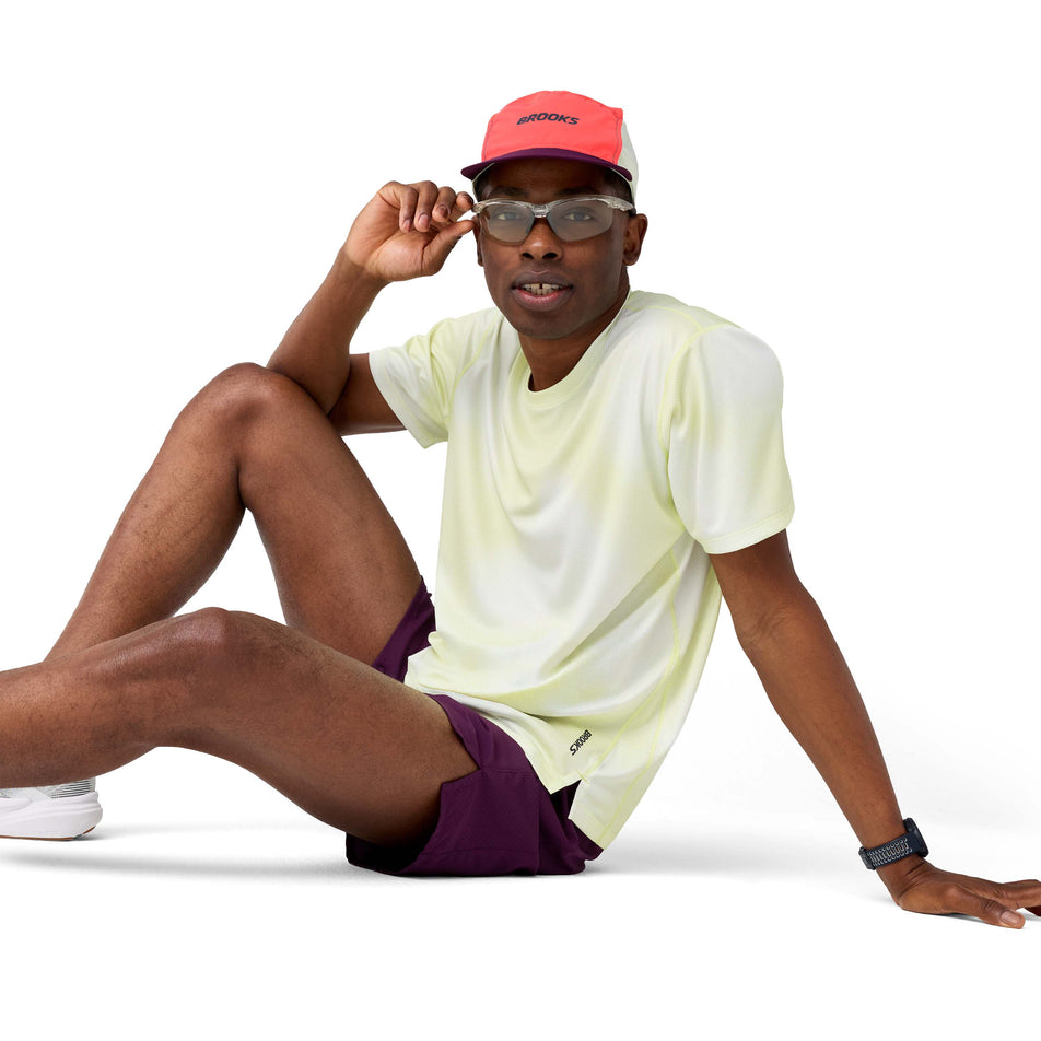 Angled view of a model wearing the Brooks Men's Dash Short Sleeve in the Euphoryc Luminary colourway.