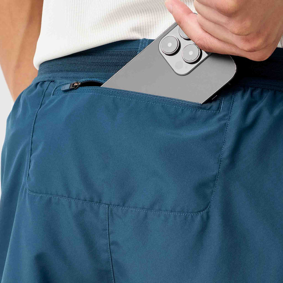 The back zip pocket on the Brooks Men's Dash Reflective Short in the Reflective Wordmark Indigo colourway.