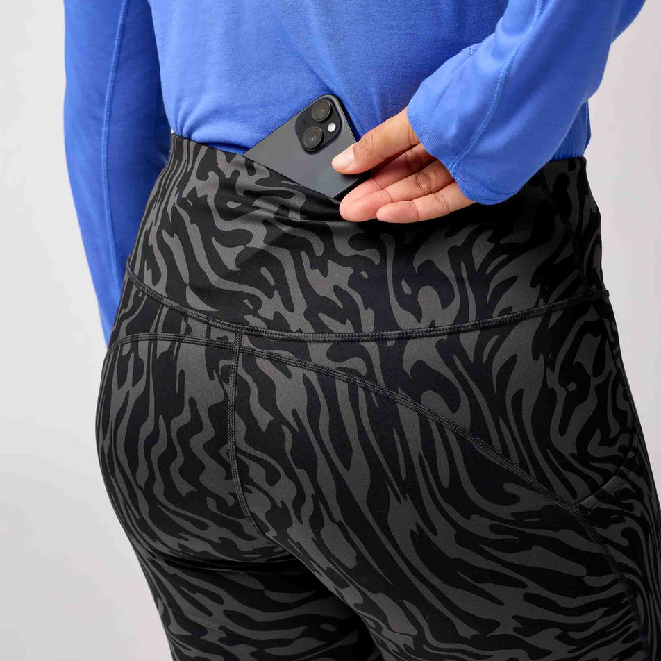 A model demonstrating the drop in pocket at back of the Brooks Women's Spark 8