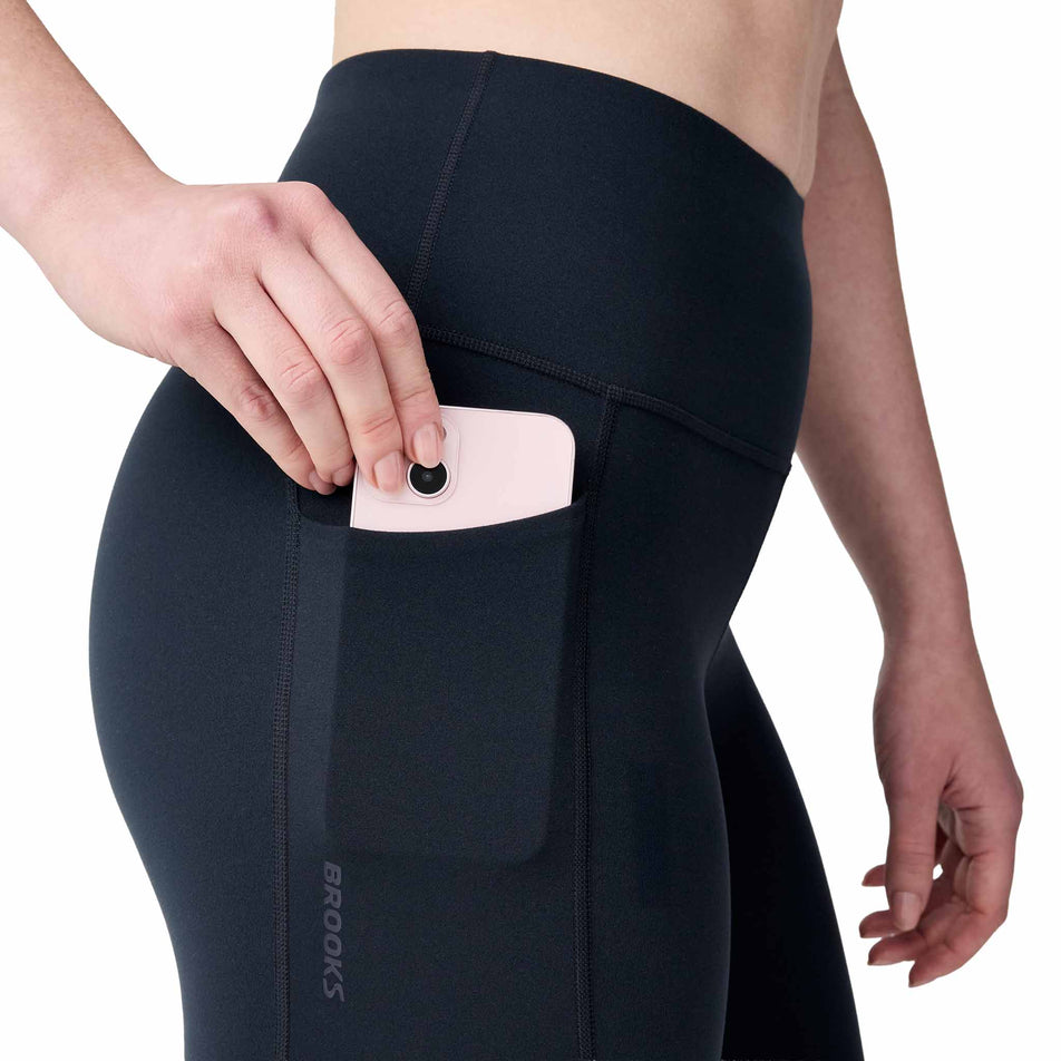 The stash pocket on the side of the Brooks Women's Chaser 7/8 Tight in the Black colourway.