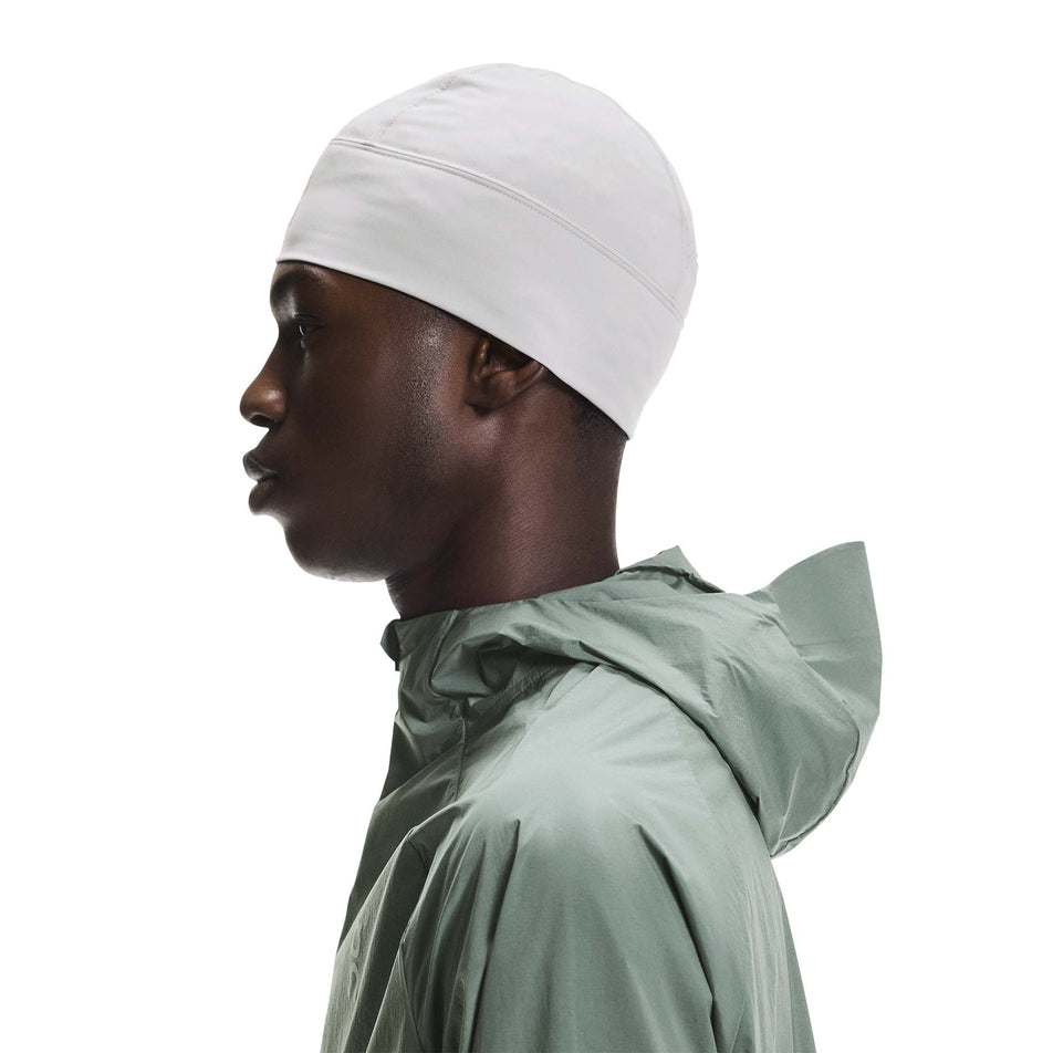 Side view of a model wearing the On Core Beanie in the Alloy colourway.