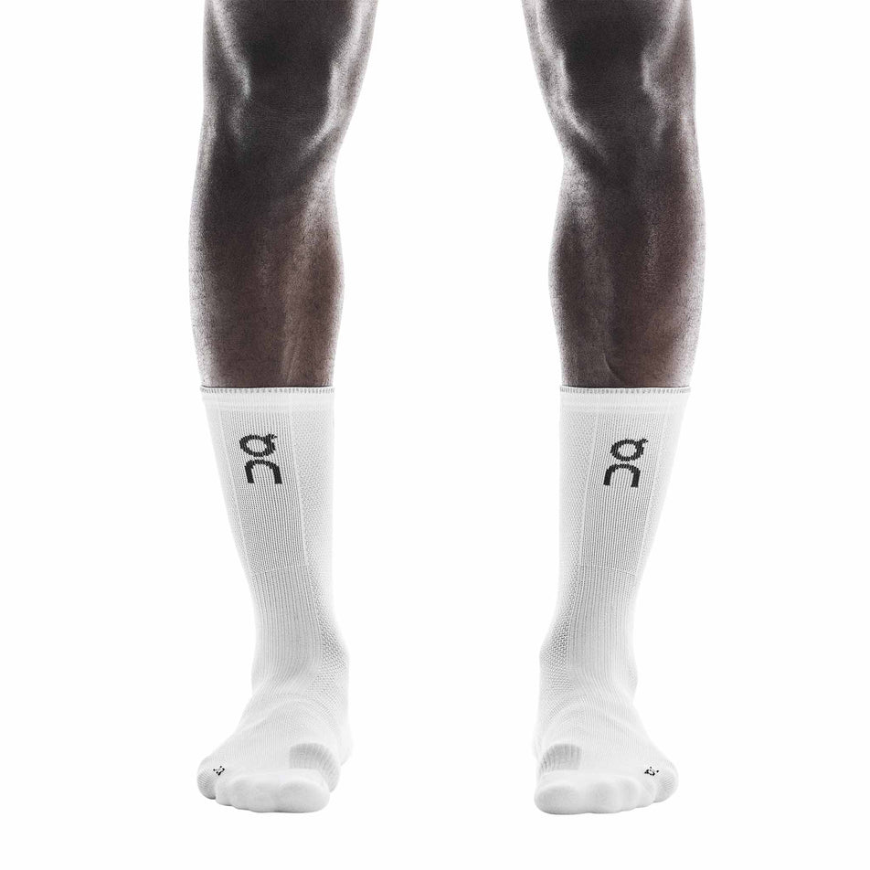 Front view of a model wearing a pair of On Unisex Performance Run Sock High in the White/Glacier colourway. (8717343522978)
