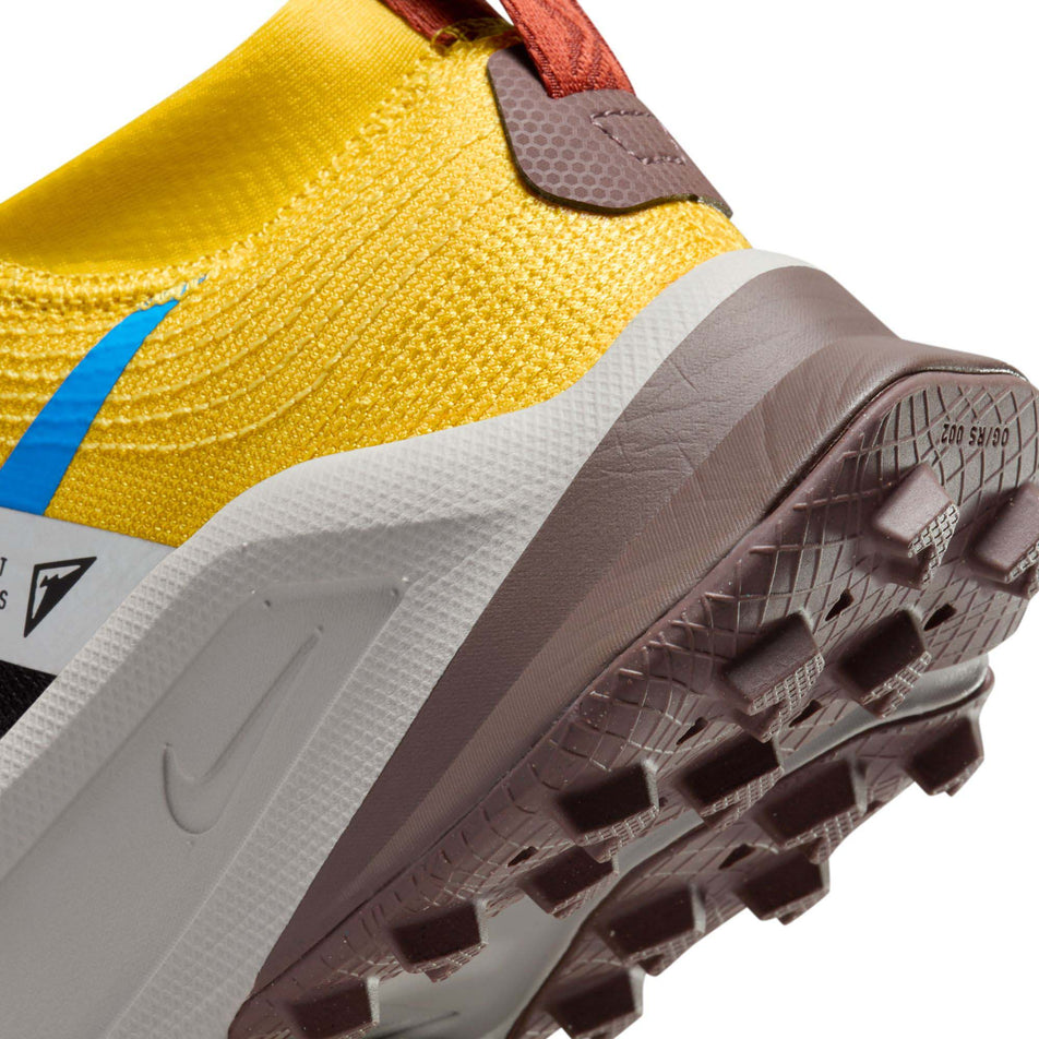 Lateral side of the back of the left shoe from a pair of Nike Women's Zegama Trail Running Shoes in the  Black/LT Photo Blue-Vivid Sulfur colourway (7979423629474)