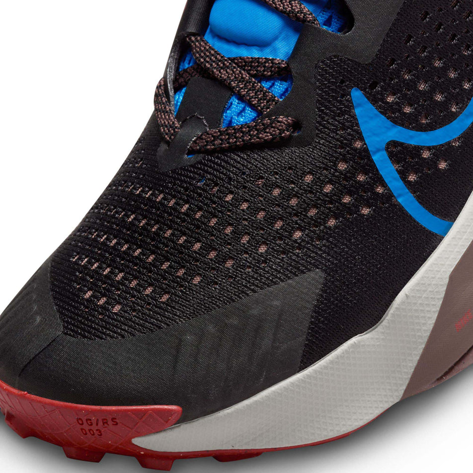 Lateral side of the toe box on the left shoe from a pair of Nike Women's Zegama Trail Running Shoes in the  Black/LT Photo Blue-Vivid Sulfur colourway (7979423629474)