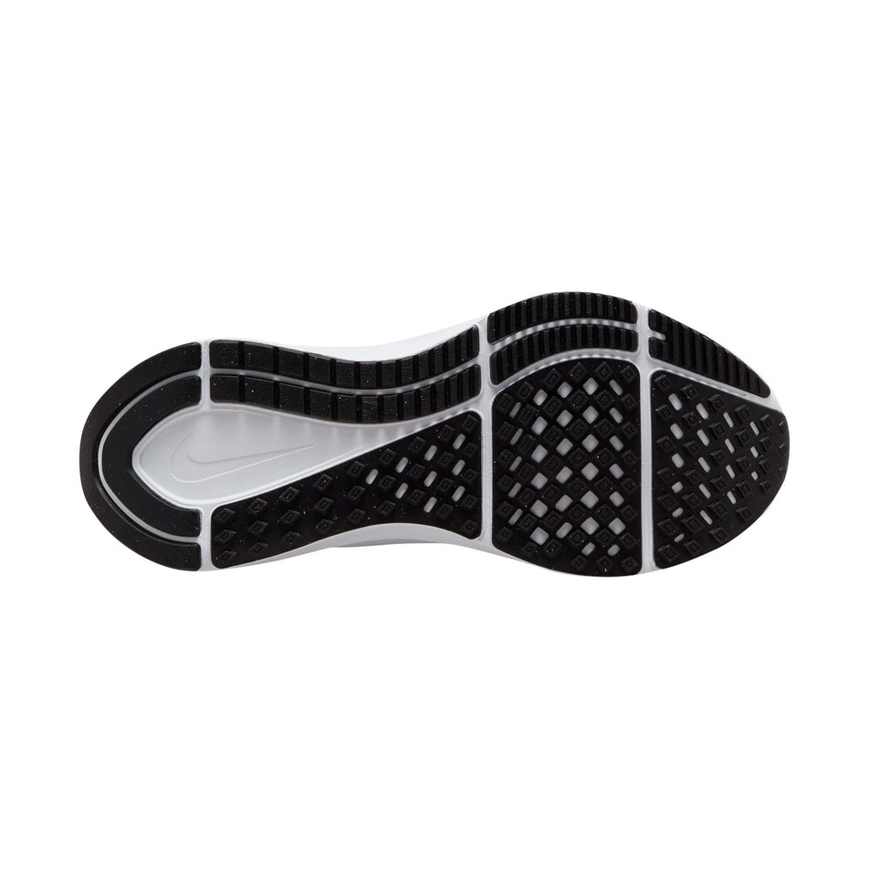 Outsole of the right shoe from a pair of Nike Women's Structure 25 Road Running Shoes in the Black/White-DK Smoke Grey colourway (8025972375714)