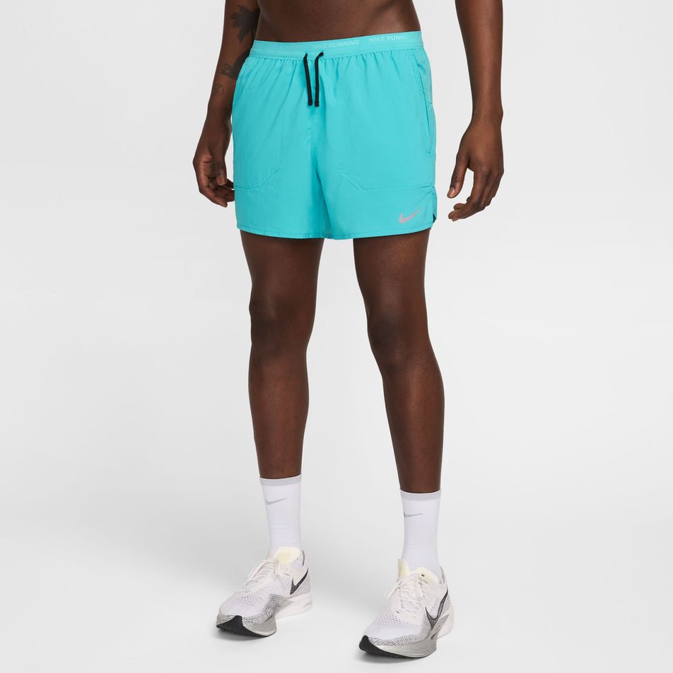 Front front view of a model wearing a pair of Nike Men's Stride Dri-FIT 5