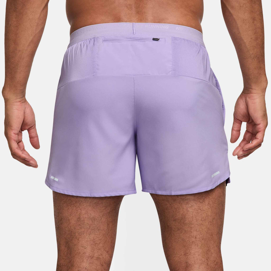 Back view of a model wearing the Nike Men's Dri-FIT Stride 5