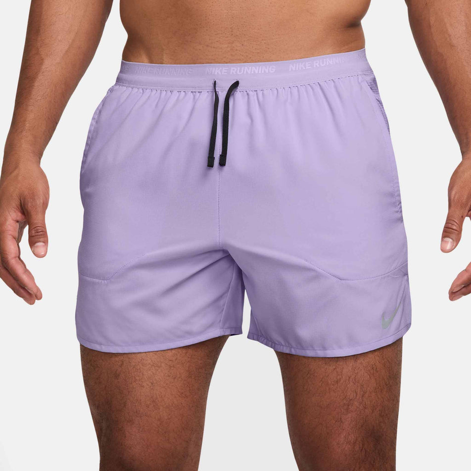 Front view of a model wearing the Nike Men's Dri-FIT Stride 5