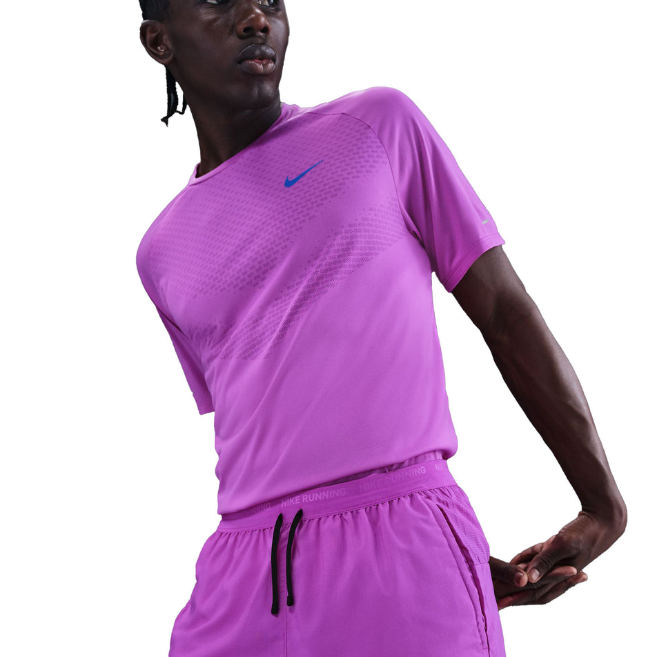 Front view of a model wearing the Nike Men's Dri-FIT Stride 5