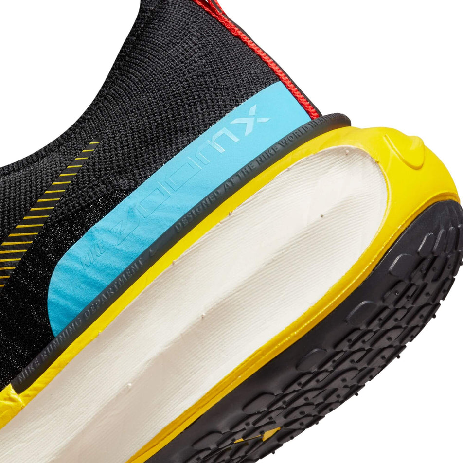 Lateral side of the back of the left shoe from a pair of Nike Women's Invincible 3 Road Running Shoes in the BLACK/WHITE-ANTHRACITE-BALTIC BLUE colourway (7867354644642)