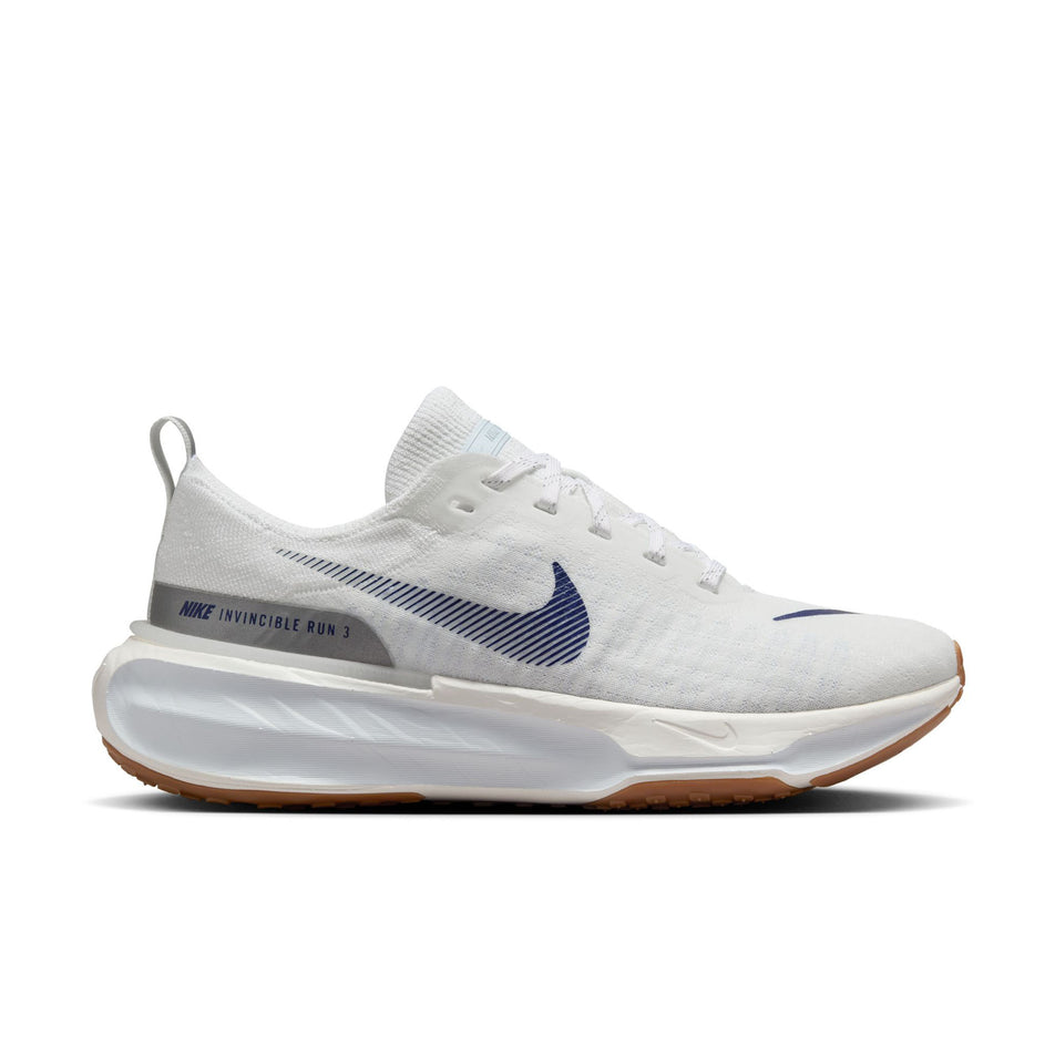 Lateral view of the right shoe from a pair of Nike Women's Invincible 3 Road Running Shoes White/Blue Void-Blue Tint-Sail colourway. (8615531151522)
