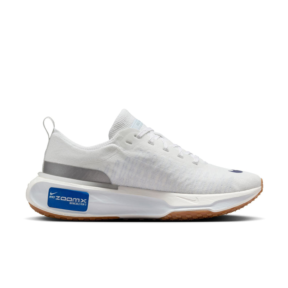 Medial view of the left shoe from a pair of Nike Women's Invincible 3 Road Running Shoes White/Blue Void-Blue Tint-Sail colourway. (8615531151522)