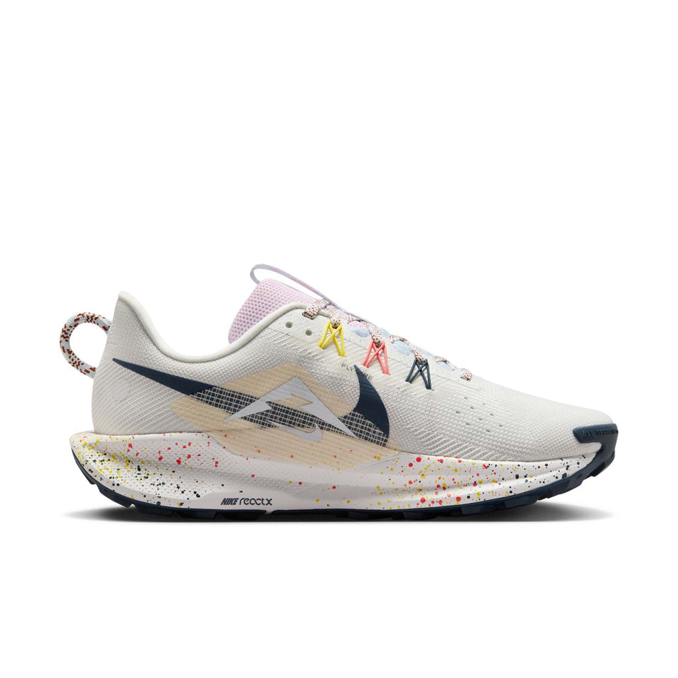 Medial view of the left shoe from a pair of Nike Women's Pegasus Trail 5 Running Shoes in Summit White/Armory Navy-Football Grey colourway. (8615658487970)