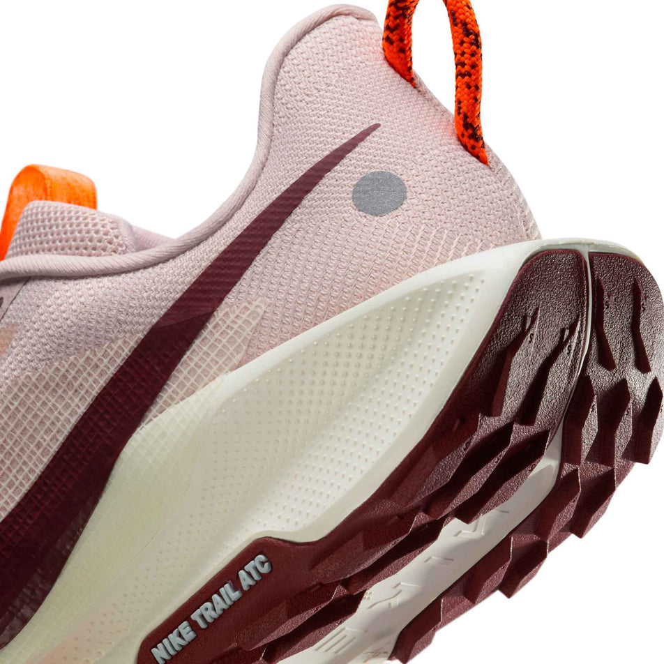 Close up of the midsole of the left shoe from a pair of Nike Women's Pegasus Trail 5 Running Shoes in the Silt Red/Dark Team Red-Hyper Crimson colourway. (8686796079266)
