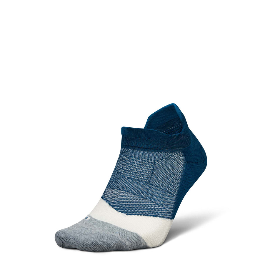 Lateral view of the left sock from a pair of Feetures Unisex Elite Light Cushion No Show Tab in the Midnight Woods colourway. (8739850322082)