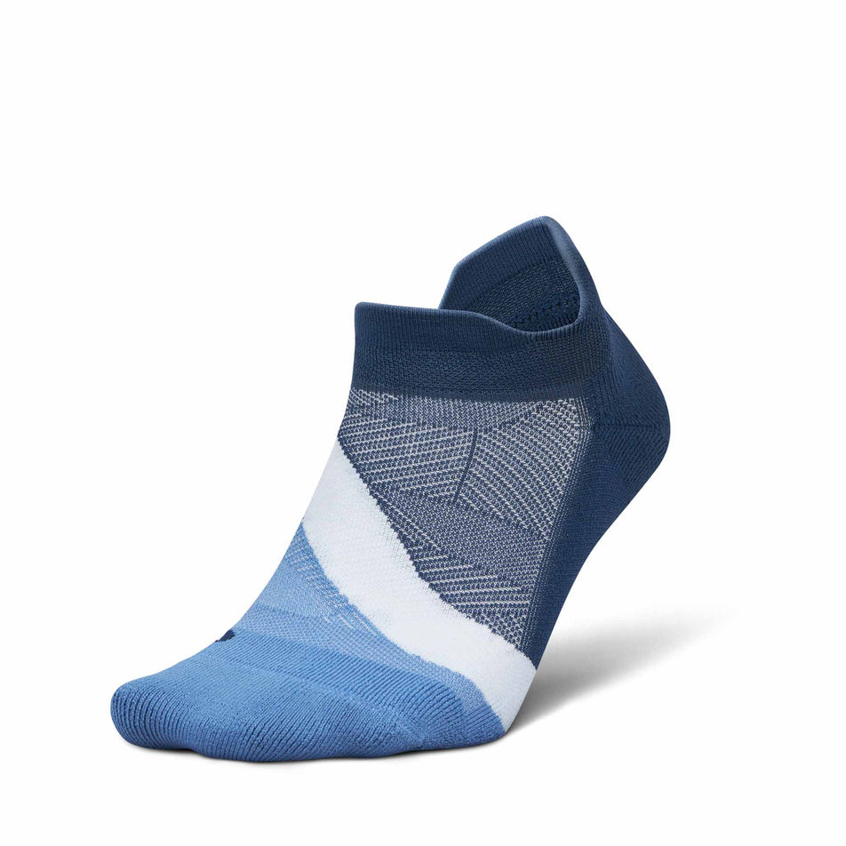 Lateral view of the left sock from a pair of Feetures Unisex Elite Light Cushion No Show Tab in the Blue Wave colourway.