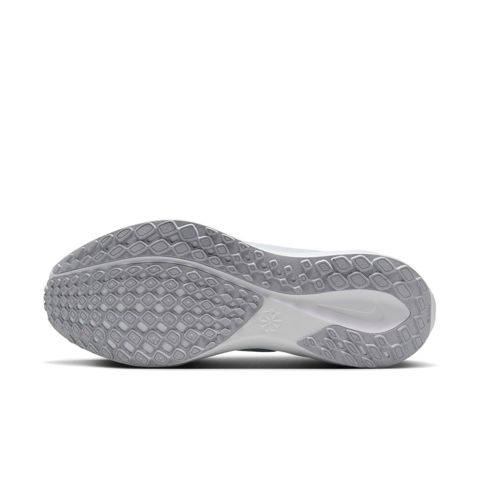 The outsole of the left shoe from a pair of Nike Men's Pegasus 41 Road Running Shoes in the White/White-Pure Platinum colourway. (8684390776994)