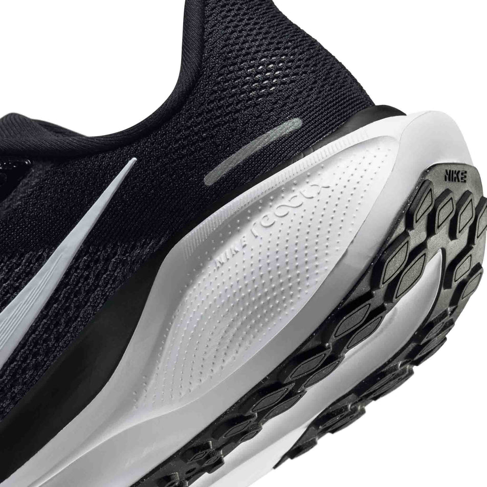 Close up of the midsole of the left shoe from a pair of Nike Women's Pegasus 41 Road Running Shoes in the Black/White-Anthracite colourway. (8686780317858)