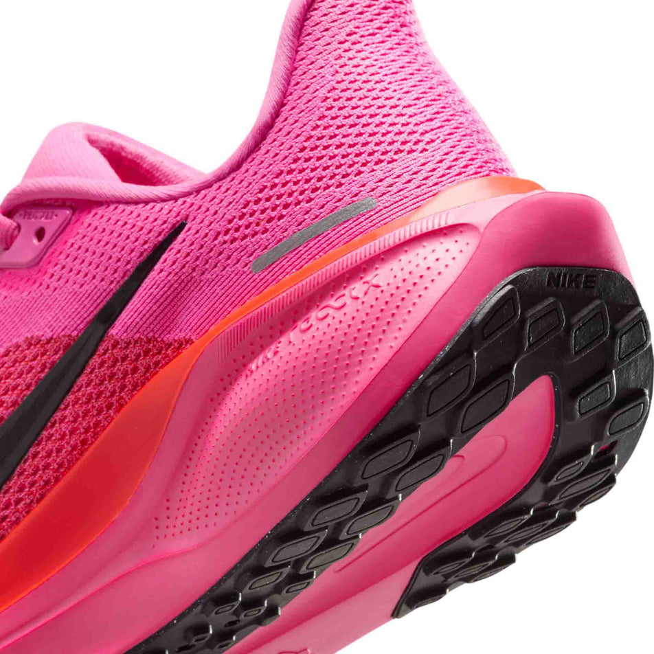 Close up of the midsole of the left shoe from a pair of Nike Women's Pegasus 41 Road Running Shoes in the Playful Pink/Off Noir-Hyper Pink colourway. (8686785986722)