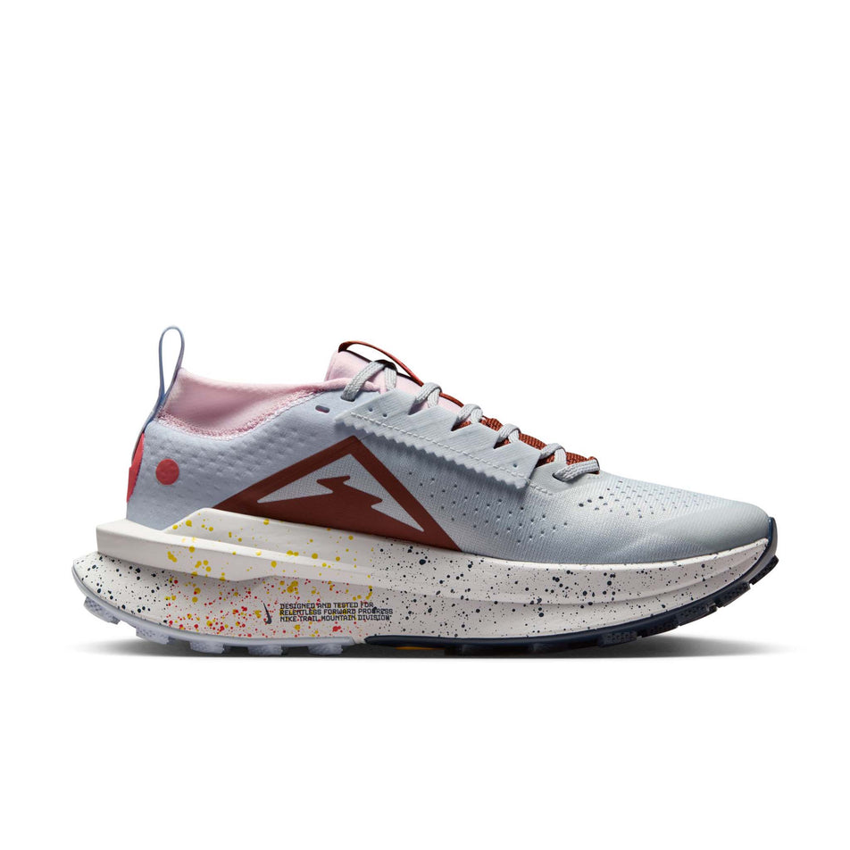 Medial view of the left shoe from a pair of Nike Women's Zegama Trail 2 Running Shoes in the Pure Platinum/White-Football Grey colourway. (8615663337634)