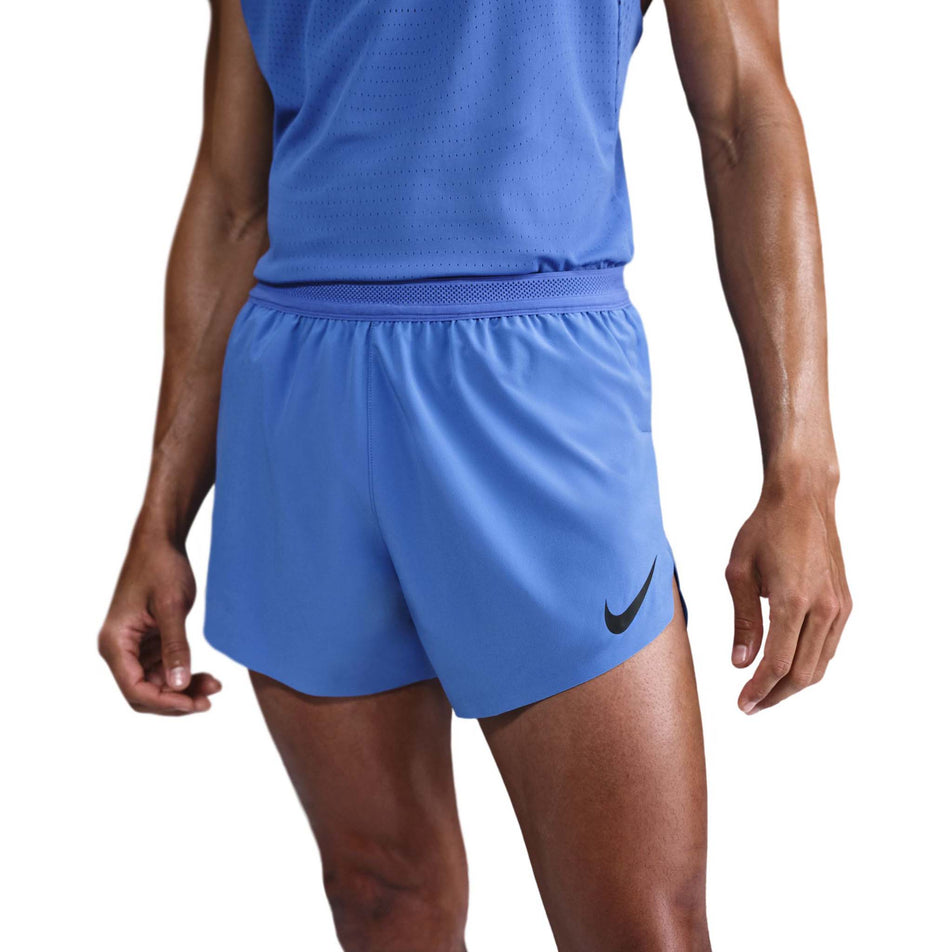 Front view of a model wearing a pair of Nike Men's AeroSwift Dri-FIT ADV 4