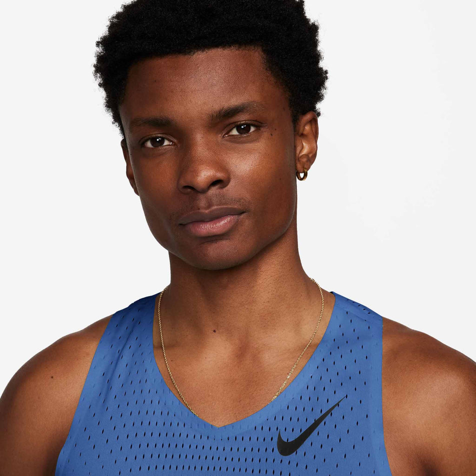 Front view of the upper part of a Nike Men's AeroSwift Dri-FIT ADV Running Singlet in the Comet Blue/Black colourway. Top is being worn by a model. (8620686508194)