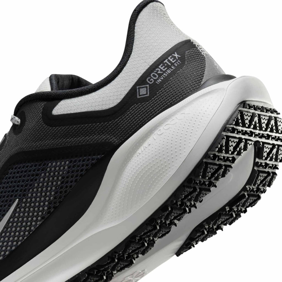 Close-up view of the midsole of the left shoe from a pair of Nike Men's Pegasus 41 GORE-TEX Road Running Shoes in the Black/Summit White-Anthracite-Iron Grey colourway. (8754793185442)