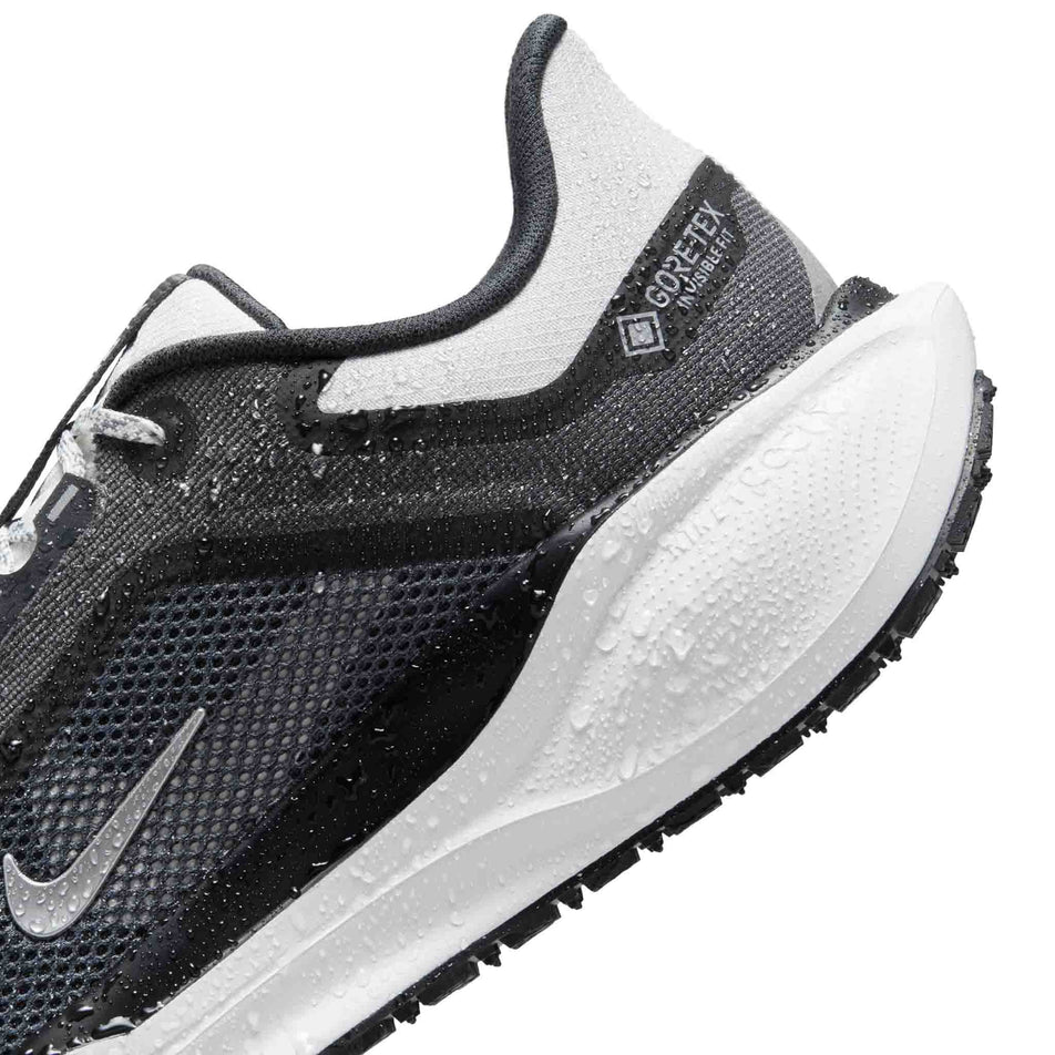 Lateral view of the left shoe from a pair of Nike Men's Pegasus 41 GORE-TEX Road Running Shoes in the Black/Summit White-Anthracite-Iron Grey colourway. (8754793185442)