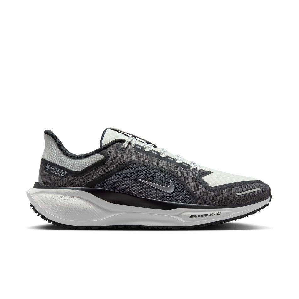 Lateral view of the right shoe from a pair of Nike Men's Pegasus 41 GORE-TEX Road Running Shoes in the Black/Summit White-Anthracite-Iron Grey colourway. (8754793185442)