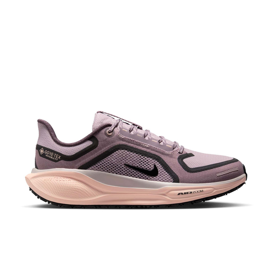 Lateral view of the right shoe from a pair of Nike Women's Pegasus 41 GORE-TEX Road Running Shoes in the Platinum Violet/Black-Crimson Tint colourway. (8756153417890)