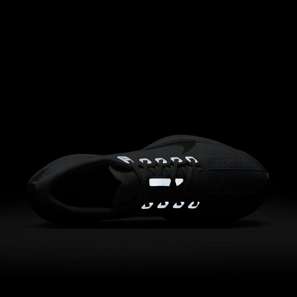 The reflective details on the top of the left shoe from a pair of Nike Women's Pegasus Plus Road Running Shoes in the White/Pure Platinum-Wolf Grey colourway. (8614634029218)