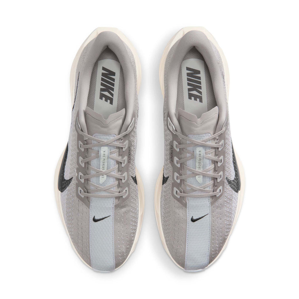 The uppers of a pair of Nike Men's Pegasus Plus Road Running Shoes in the College Grey/Medium Ash-Pure Platinum colourway. (8754768019618)